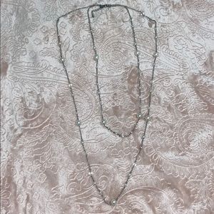 Express pearl like necklace